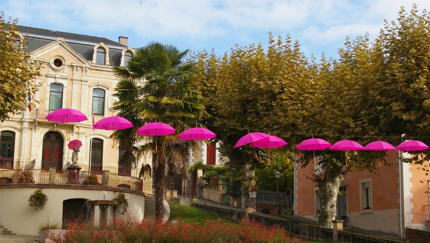 L’hôtel de ville aubinois s’est mis aux couleurs d’Octobre Rose.