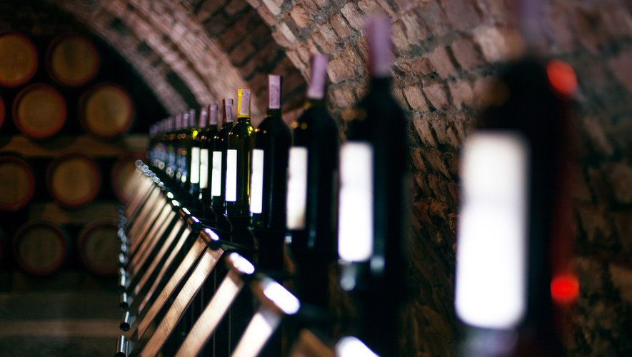 Des centaines de vins de Bordeaux, dont certains parmi les plus prestigieux, sont mis aux enchères jeudi 4 novembre à Bordeaux (Hôtel des ventes Bordeaux Sainte-Croix) au profit de la Banque alimentaire.