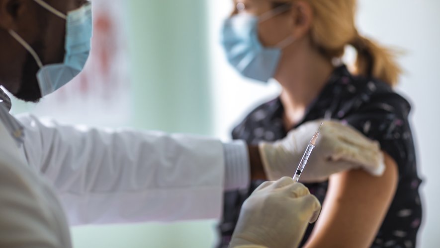 Les cas de cols de cancers de l'utérus ont particulièrement décliné parmi les femmes britanniques ayant reçu un vaccin contre l'infection au papillomavirus.
