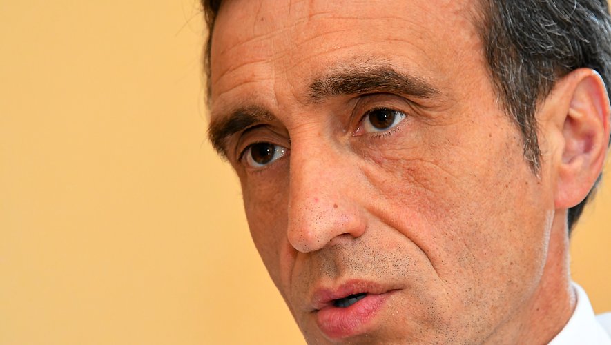 Arnaud Viala regrette cette primaire "trop tardive alors que la campagne s'emballe". 