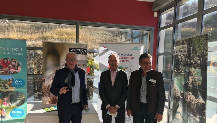 Jean-Luc Calmelly (Aveyron Tourisme), Jean-Marc Vaudry (ANCV) et Bertrand Onfray (Micropolis) organisateurs du salon.