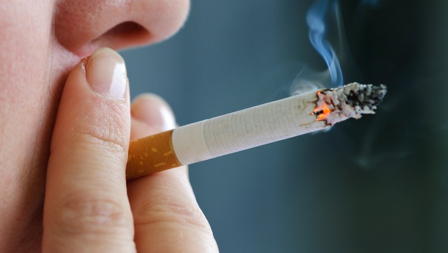 Le tabac tue plus de 8 millions de personnes tous les ans et 1,2 million de personnes supplémentaires meurent en raison du tabagisme passif, selon l'OMS.