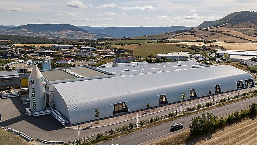 Une nouvelle usine de 5 000 m2 a été construite au Parc d’activités de Millau-Viaduc en 2000.