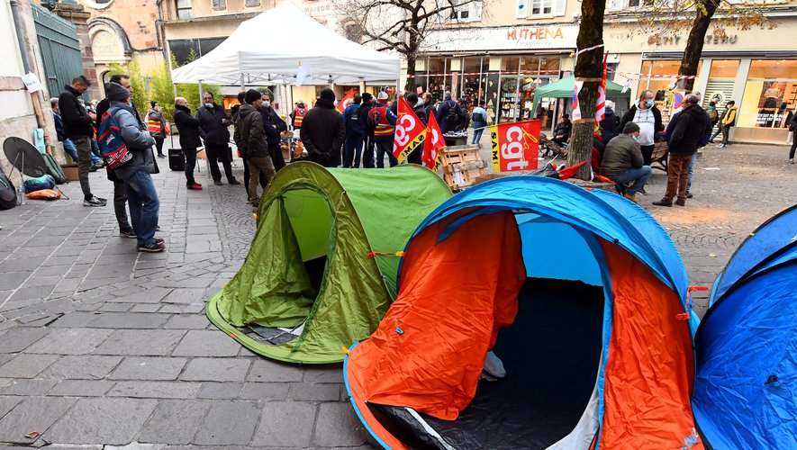 Les salariés avaient posé leurs tentes devant la préfecture pour finalement les replier.