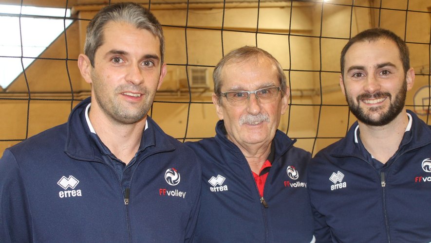 Michel Morio entouré de ses fils Yohann et Loïc partagent la même passion du volley.