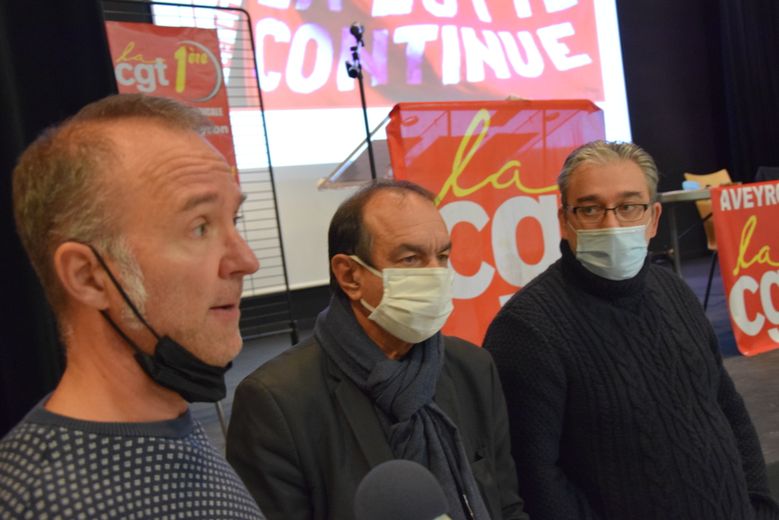 Les membres de la CGT David Gistau (secrétaire départemental), Philippe Martinez (secrétaire général) et Lionel Pastre (secrétaire régional), sonnés à l'annonce de la liquidation.