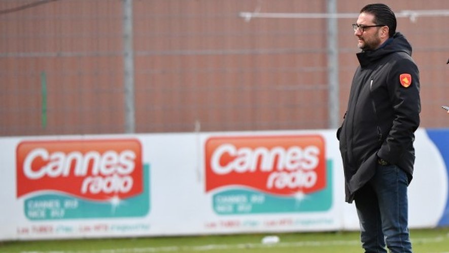 Le président Murat, samedi sur le terrain à Cannes, avant le match qui verra ses protégés se faire sortir de la Coupe de France.