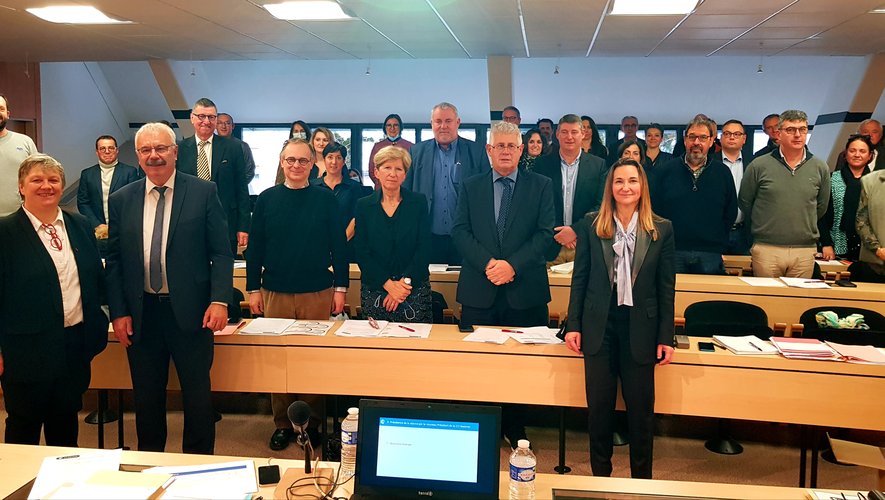 La nouvelle équipe de la CCI aux côtés de la préfète de l'Aveyron qui l'a officiellement installée dans ses fonctions, ce lundi 29 novembre. 