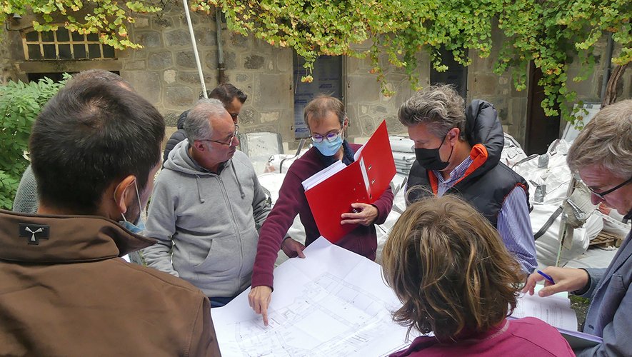 Les entreprises se sont réunies sur site autour de Cédric Lacombe, architecte chez CL Architecture et maître d’œuvre en charge du projet.
