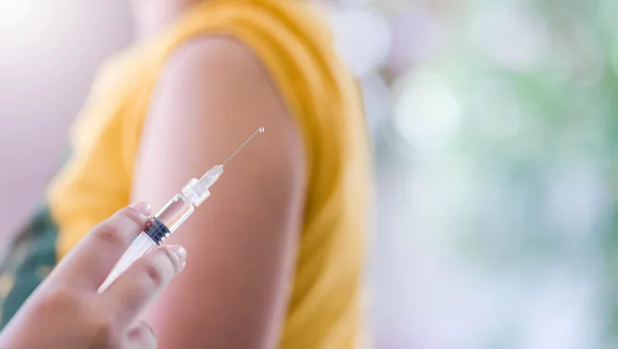 L'Union européenne a approuvé la semaine dernière l'utilisation chez les enfants de cinq à onze ans du vaccin anti-Covid-19 à faible dose.