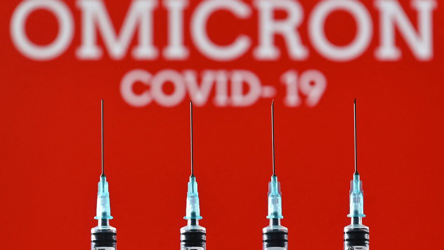 Les vaccins contre le Covid risquent de perdre en efficacité face à Omicron, mais une dose de plus pourrait y remédier.