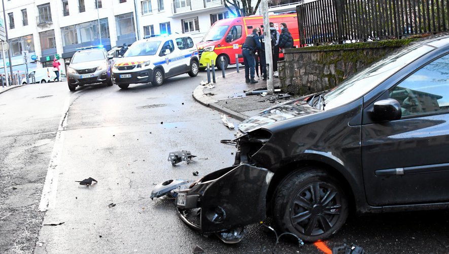 L'accident s'est produit à l'angle de l'avenue Victor-Hugo et de la rue Planard. 