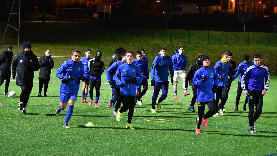 Les jeunes Castonétois, vendredi soir  lors du dernier entraînement avant le match qui les oppose ce dimanche à Clermont-Ferrand.