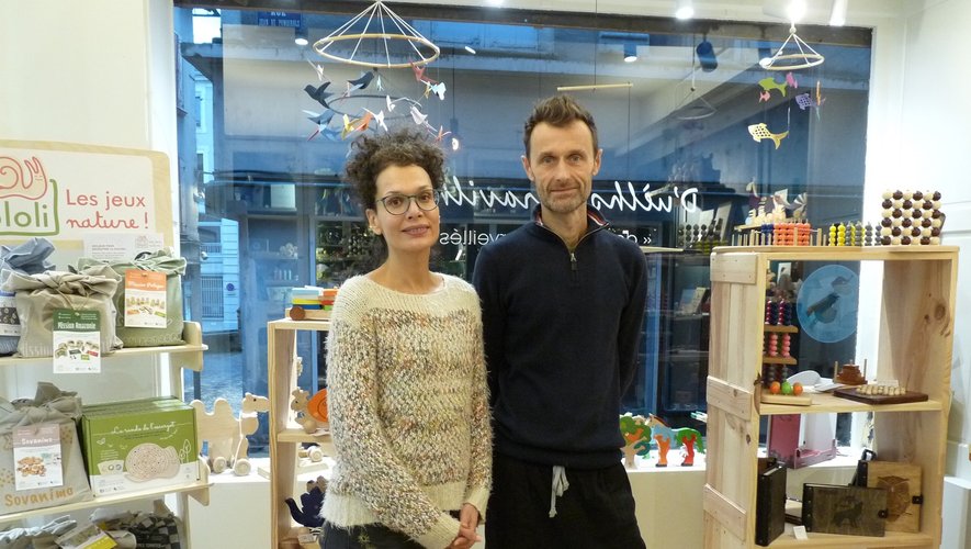 Élodie et Olivier dans leur jolie boutique./ Photo FEG