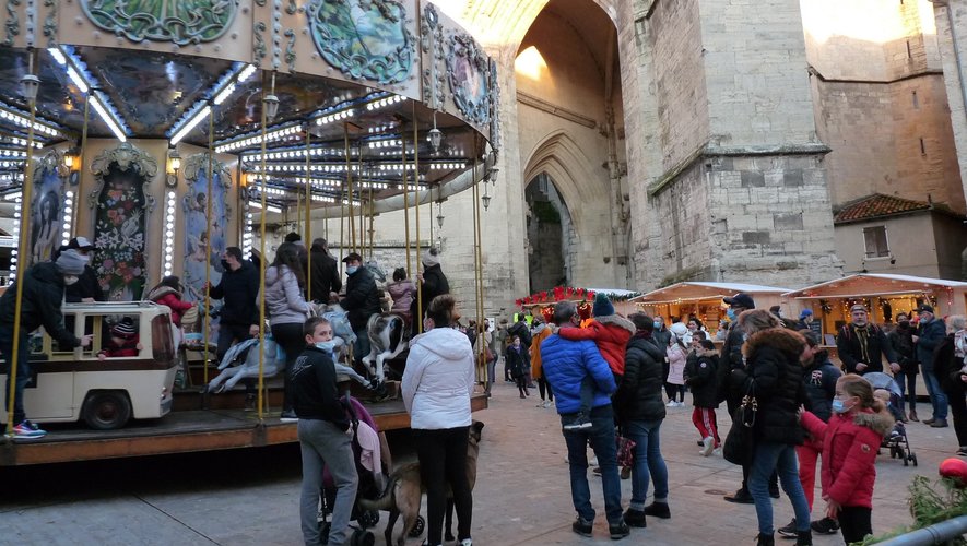 À son ouverture, le week-end dernier, le marché de Noël était entouré de barrières.Photo FEG.