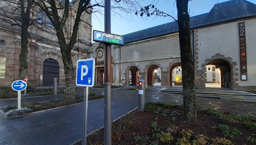 La place Foch redevient parking à l'amorce de cette période importante pour le commerce 