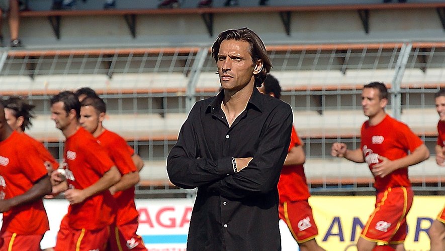 Après avoir mis un terme à sa carrière de joueur en 2003, Régis Brouard est devenu l’entraîneur de Rodez, un club où il avait évolué durant cinq saisons durant sa carrière de joueur.