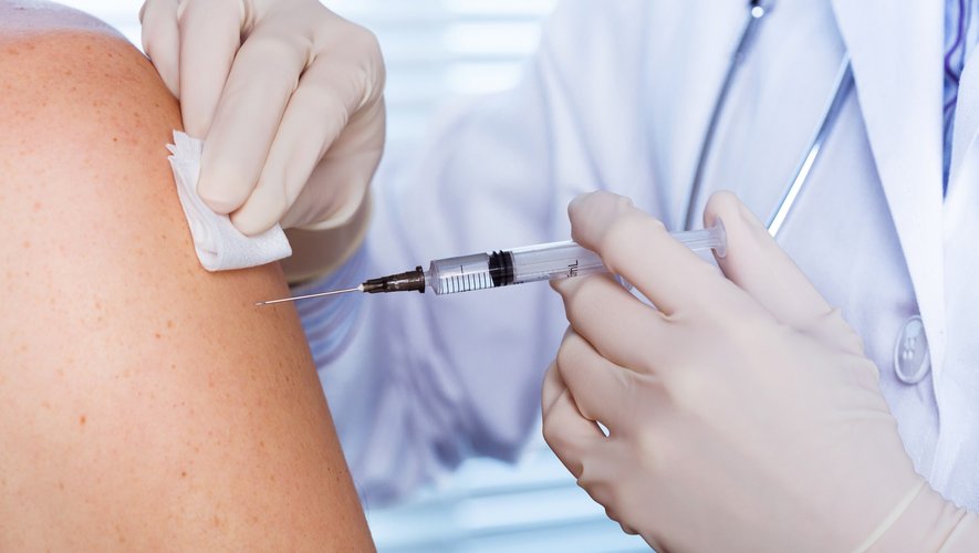 Le vaccin Nuvaxovid est administré en deux injections intramusculaire à trois semaines d’écart.