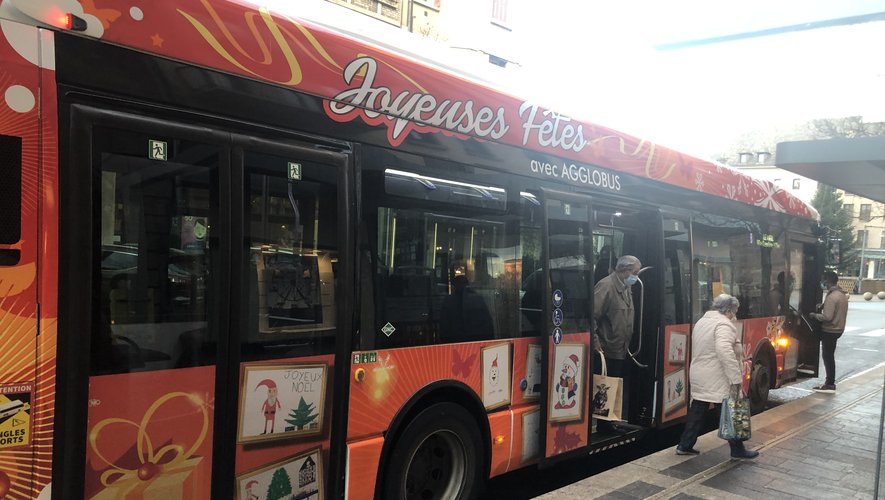 Le bus circule ces jours-ci à travers la ville.
