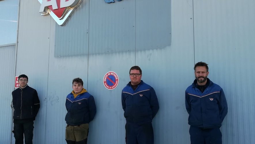 Maxime Quiclet gérant, Cédric Borrelly, salarié, Mathieu Ginestet, apprenti et Enzo Devourdy, stagiaire.