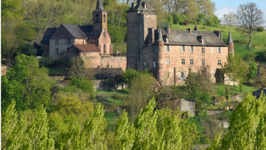 Le château de Combret,  sur la commune de Nauviale,  a notamment été rénové  par le marquis de Valady.