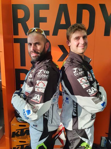 Les deux motards aveyronnais, Julien Barthélémy et Kévin Durand.