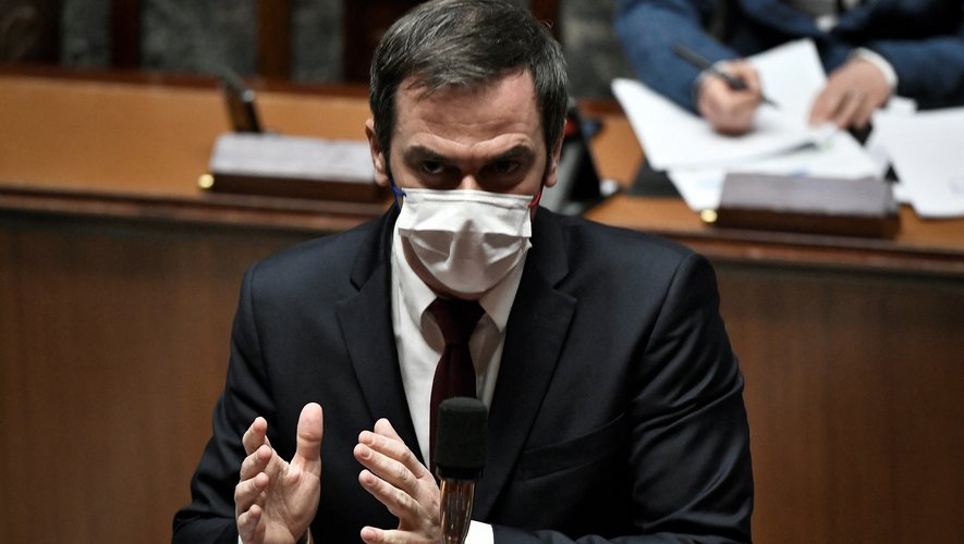 Pour le ministre français de la Santé, le nouveau variant, qui devient majoritaire dans de nombreux pays, est tellement contagieux qu'il "va entraîner une immunité renforcée" dans le monde.