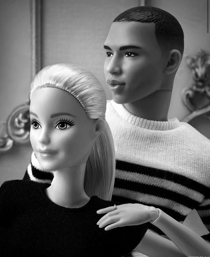 Olivier Rousteing, directeur artistique de Balmain, s'est associé à Barbie pour proposer une collection de prêt-à-porter, ainsi que des NFT.