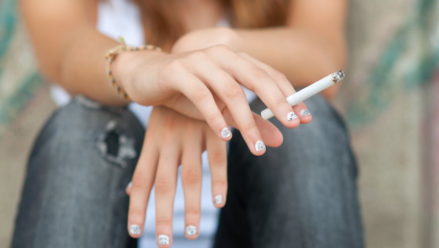 De plus en plus ringard, le tabac séduit aussi beaucoup moins: 29,1% des adolescents de troisième déclarent avoir déjà fumé une cigarette, contre 37,5% en 2018 et 51,8% en 2010.