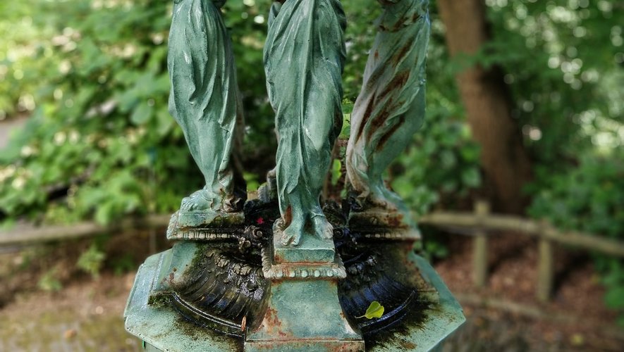 Les fontaines Wallace sont sculptées sous forme d'allégories. 
