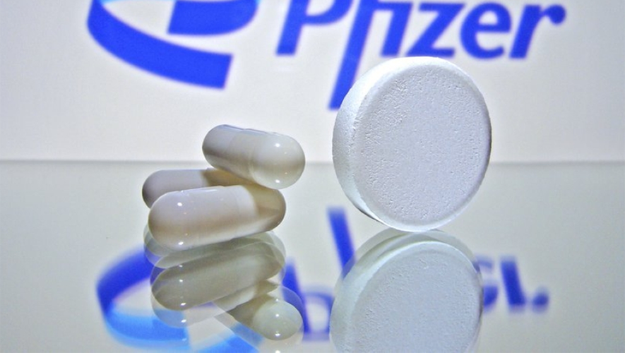 Le Paxlovid, traitement antiviral des laboratoires Pfizer, est autorisé en France pour les personnes à risque élevé de forme sévère du Covid-19.