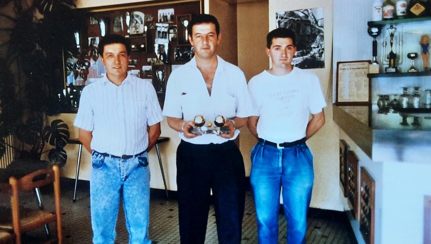 Hervé Grès, Marc Calmettes et Élian Vidal, champions du district, en 1989, avec la Pétanque forézienne.