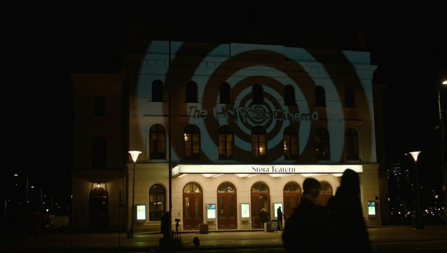 Un festival de cinéma suédois expérimente l'hypnose sur ses spectateurs pendant une projection.