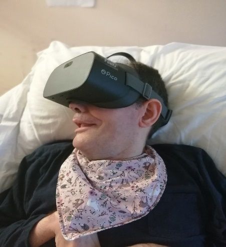 Ils ont fait un don pour financer l'achat d'un dispositif de réalité virtuelle.