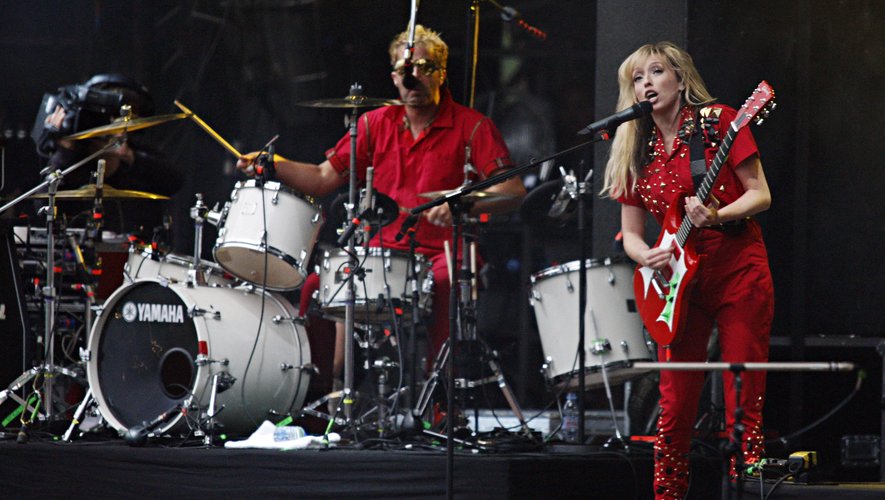 Jules De Martino (à gauche) et Katie White forment le duo britannique, The Ting Tings.