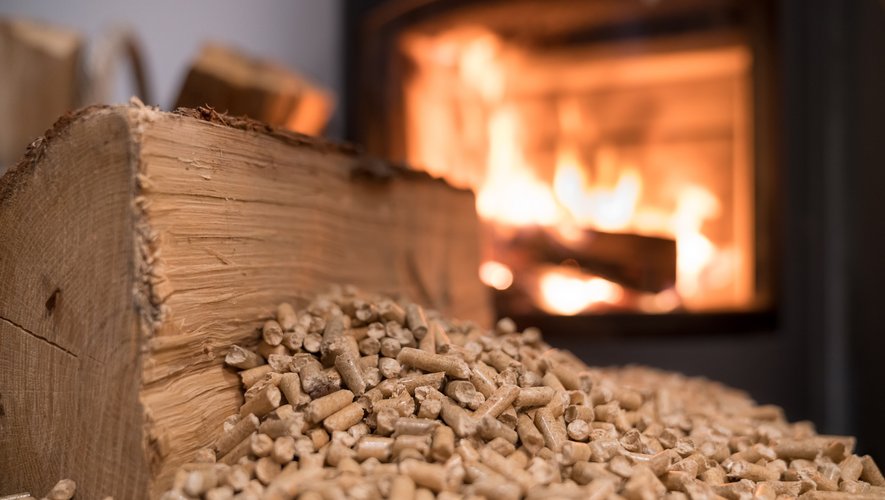 Alternative au poêle à bois, le poêle à granulés connaît de plus en plus de succès.