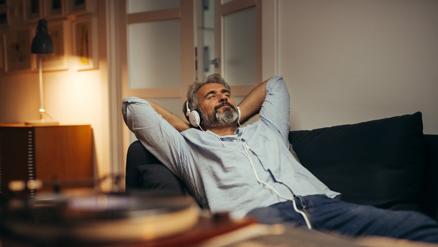 D'après l'étude de Pew Research menée en 2021, 21% des Américains sondés affirment écouter rarement des podcasts pour s'informer de l'actualité.