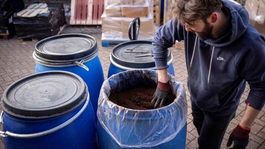 500.000 tonnes de marc de café sont jetées dans les décharges britanniques chaque année et Upcircle se targue d'en avoir recyclé 400 tonnes à ce jour.