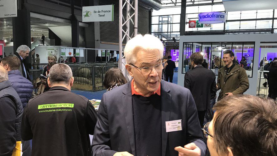 Philippe Picou est présent toute la journée sur le stand de l’Aveyron (à gauche). Et Marylise Miquel, la présidente de la fédération, au côté de Paloma Prunet, fille du propriétaire de la Maison Miquel (à droite), était là aussi, mercredi.