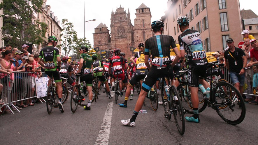 La dernière fois que le Tour de France s'est élancé de Rodez, c'était le 18 juillet 2015. L'arrivée se situait à Mende.