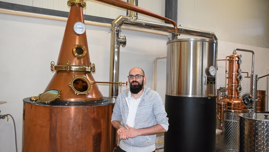 Après trois ans de brassages, de maturation et de distillations à Lestrade-et-Thouels, Mathieu Recoules livrera son premier whisky le 14 juillet 2022.	