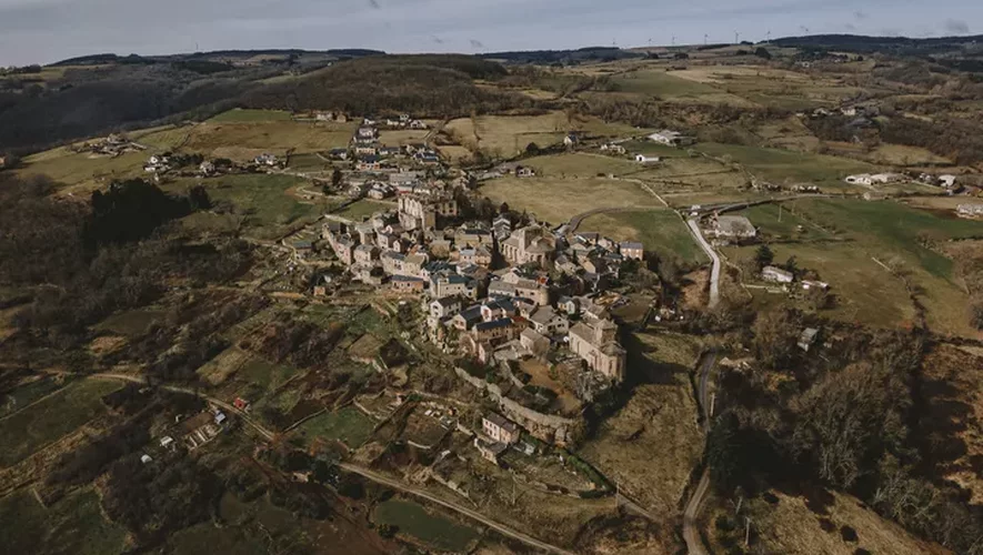 Le village de Castelnau-Pégayrols, base de l'association In'VD.
