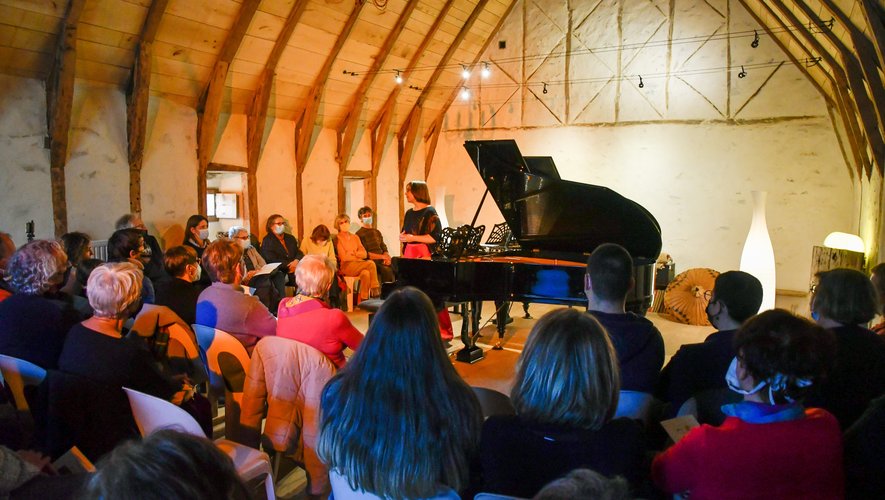 Un magnifique concert porté et commenté par la célèbre pianiste biélorusse Daria Fadeeva a inauguré ce nouveau lieu de concert.