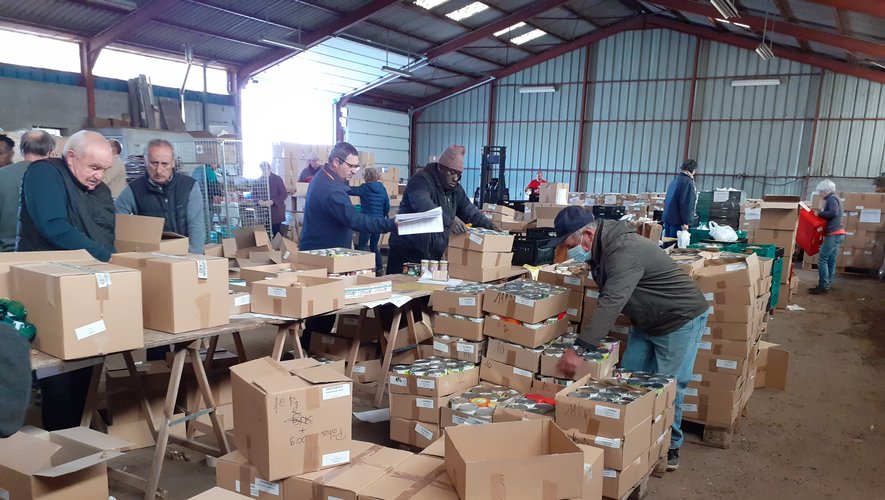 Les bénévoles ont trié les denrées durant trois jours pour une distribution ultérieure. 