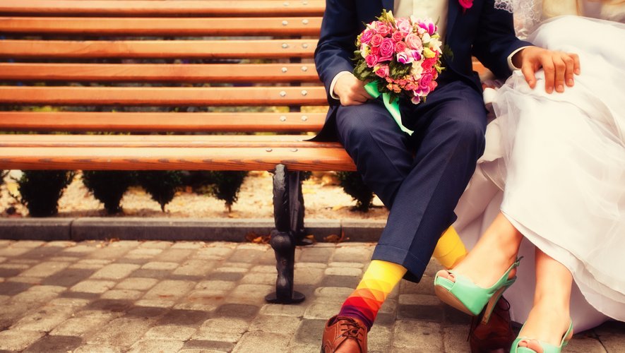 La couleur s'invite sur les tenues de mariée, qui s'affranchissent doucement mais sûrement des conventions.