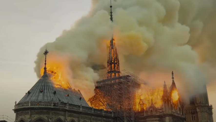 Le spectaculaire incendie de Notre-Dame ne pouvait donner qu'un film spectaculaire.