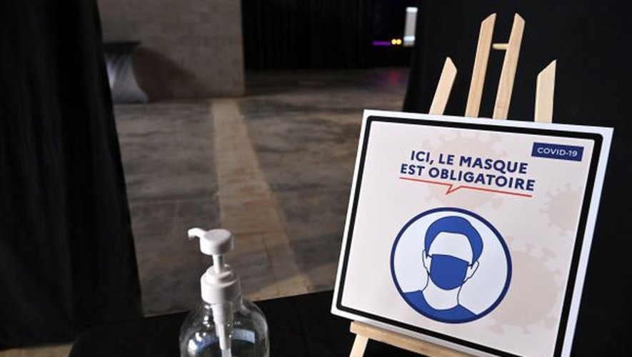 L'injonction de porter obligatoirement le masque dans les lieux fermés va-t-elle faire un retour précipité dans le quotidien des Français ?