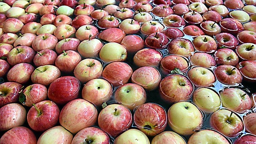 Les pommes seraient les plus contaminées, selon l’étude. 