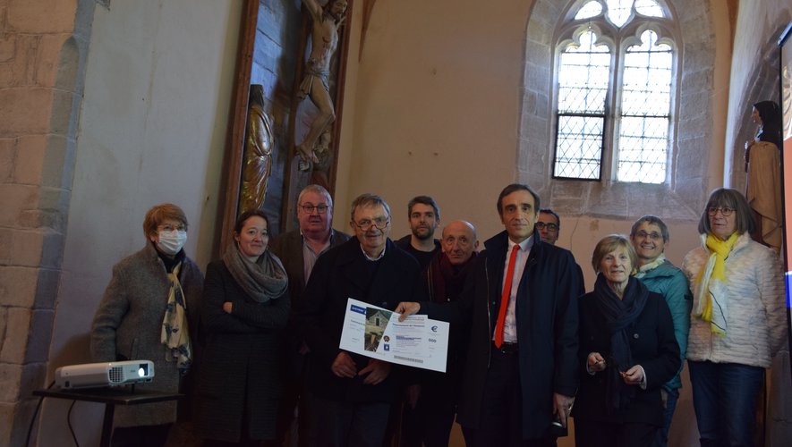 Les lauréats pour la restauration à Ségur avec Arnaud Viala, président du Département, venu en voisin.
