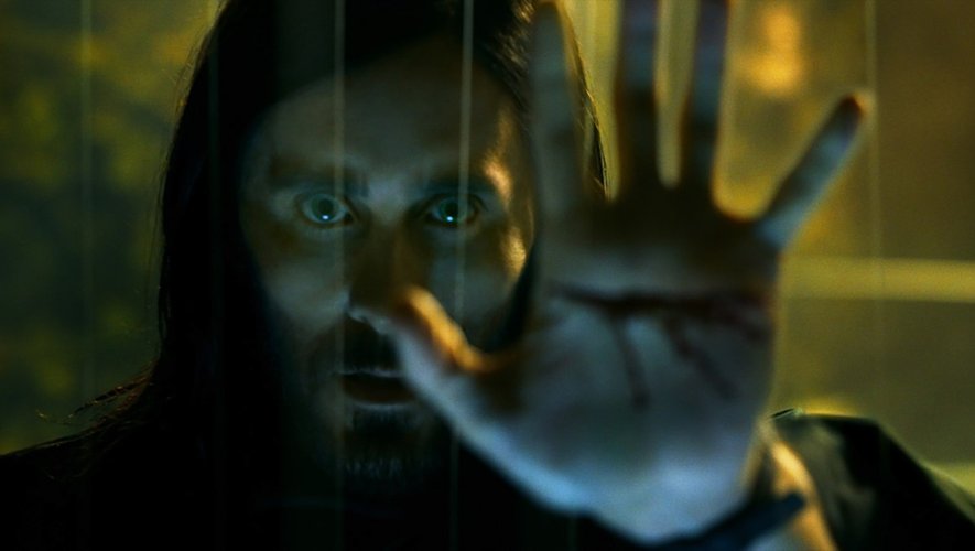 Jared Leto incarne "Morbius", un scientifique atteint d'une maladie incurable, qui va devenir vampire malgré lui,